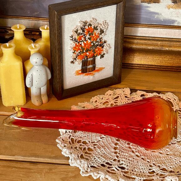 L.E. Smith Glass Smoothie Bud Vase - Amberina Pedestal Vase - Mid-Century Modern - Picture 5 of 6